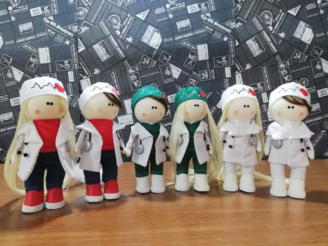 عروسک روسی مدل پزشک